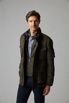 Parka acolchada con bolsillos para hombre